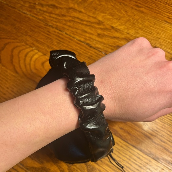 LOW START ✨NIB w/tag. Kurt Geiger Brixton Quilted Black leather Wristlet. - Picture 5 of 12